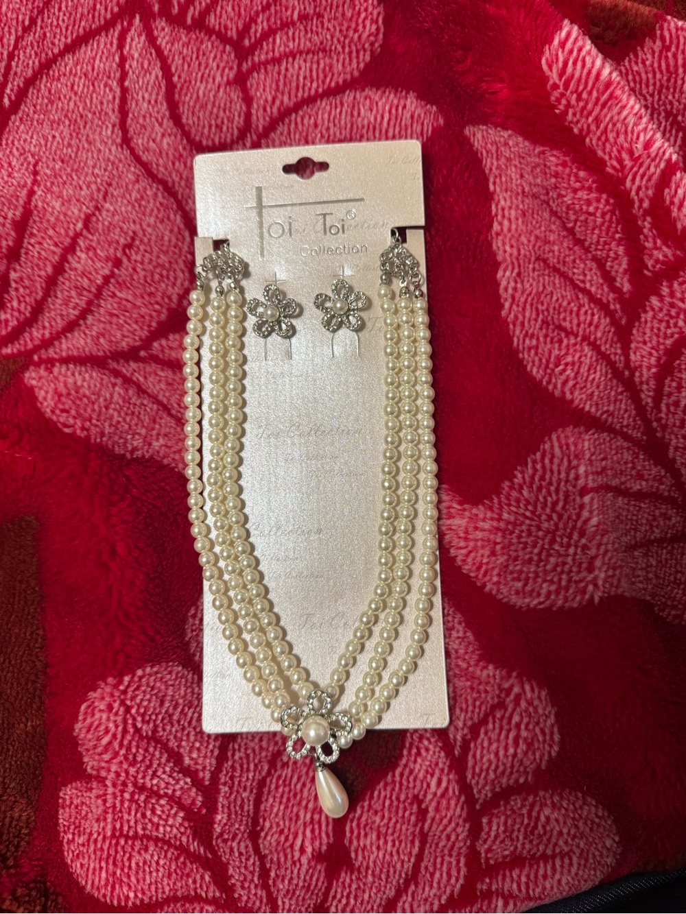 NEW Faux Pearl And Rhinestone Necklace And Earring Set
